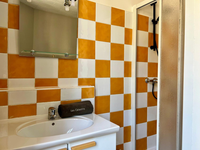 Shower 2, Appart'hotel Les Celestins, Ardèche