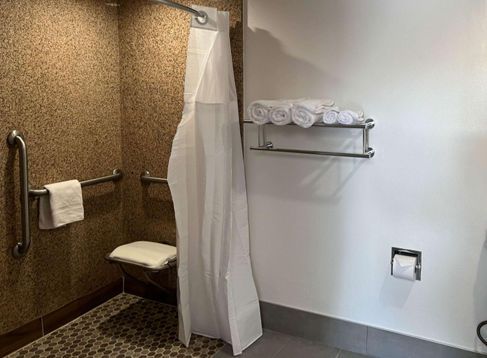 Bathroom 4, Studio 6 Vallejo, Ca – Napa Valley, Solano