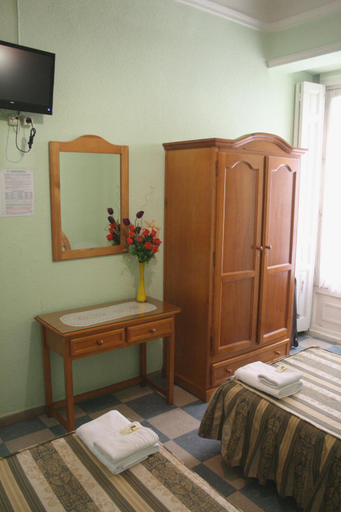 Others 2, Hostal Continental, Madrid