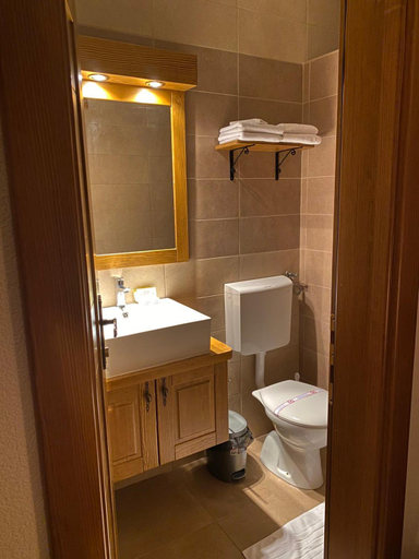 Bathroom 2, Princess Nina Kolasin