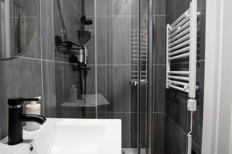 Bathroom 11