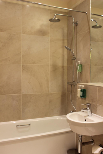 Bathroom, The Pipers' Tryst Hotel, Glasgow