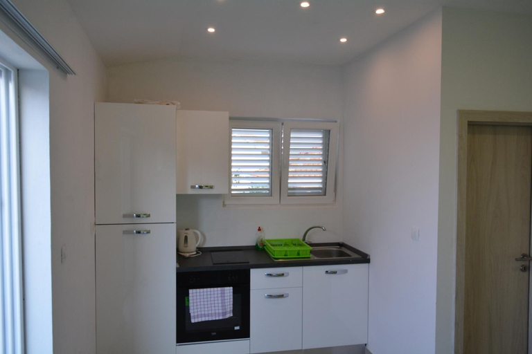 Others 5, Apartments Dubas, Trpanj