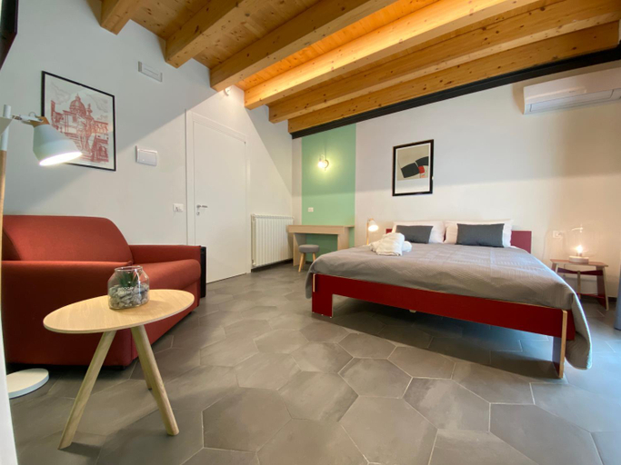 Others 5, B&B ALIVA, Trapani