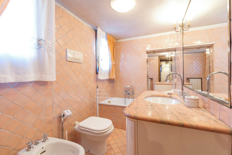 Bathroom 4, Palazzo Gradenigo by Wonderful Italy, Venezia