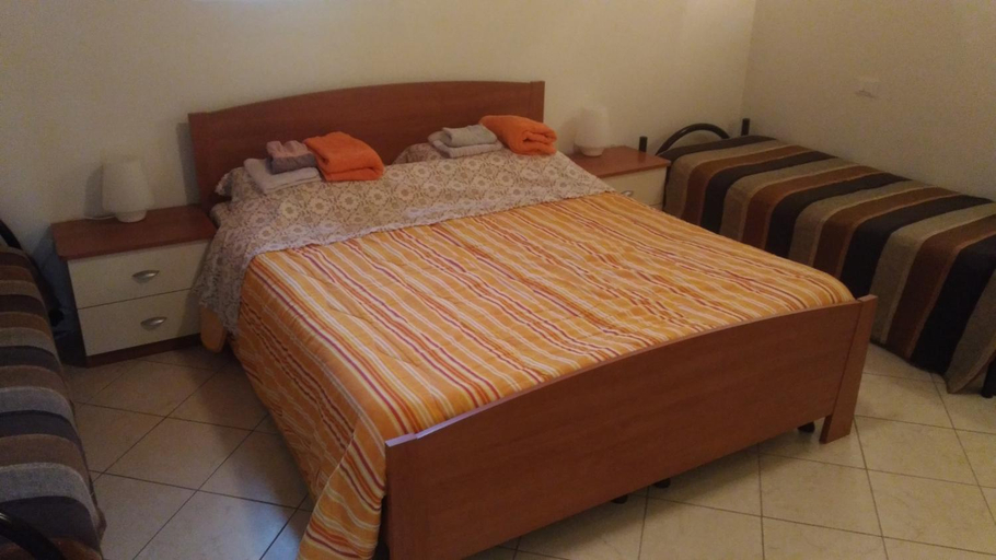 Others 4, B&B Medole, Mantua