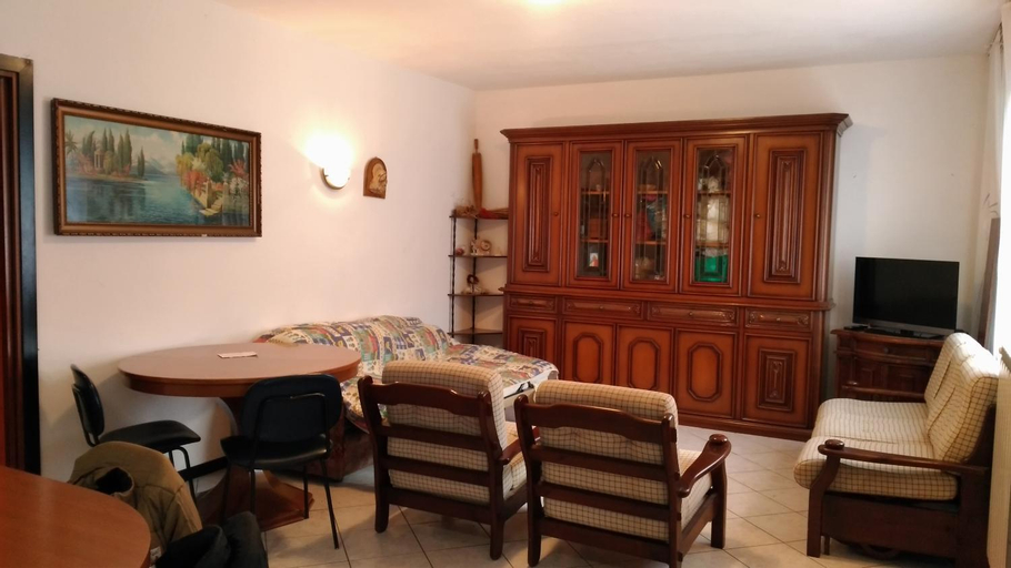 Others 3, Villetta Rossini appartamento da CONDIVIDERE con me Luciano servizio ospiti taxi driver navetta no w, Bergamo