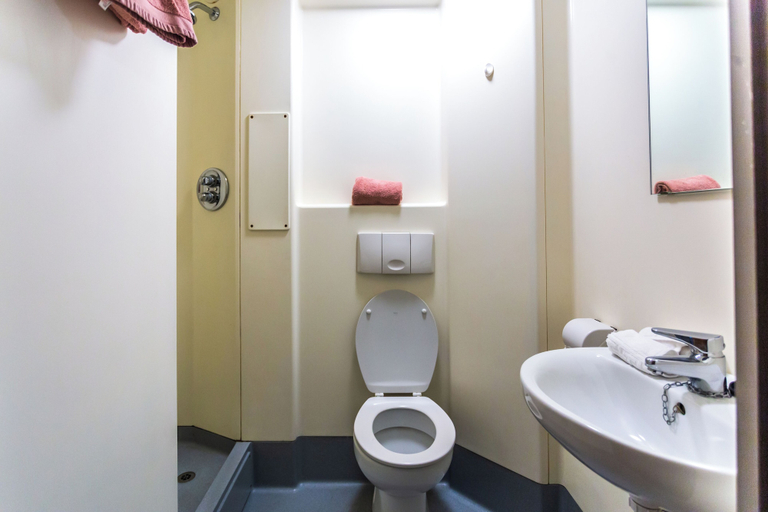 Bathroom 3, Student Only Pittodrie Street, Aberdeen