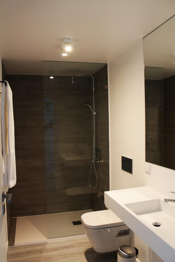 Bathroom 5, Home Sweet Praia, Nazaré