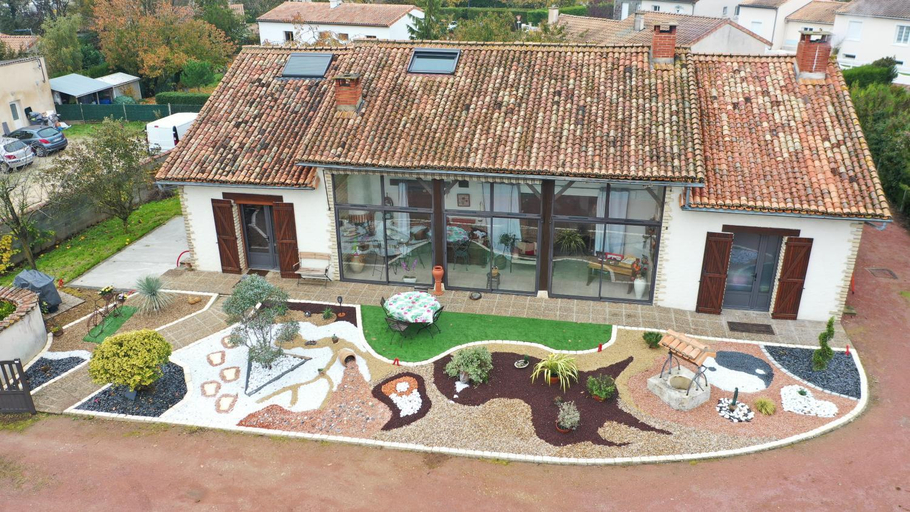Exterior & Views