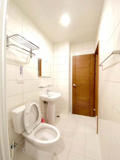 Bathroom 4, 108 House Inn, Tainan