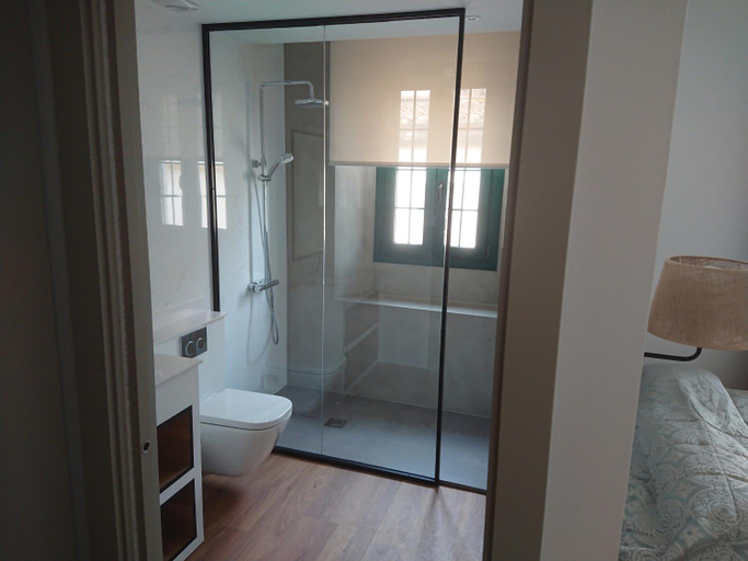 Bathroom, Jardi de Pedra, Girona
