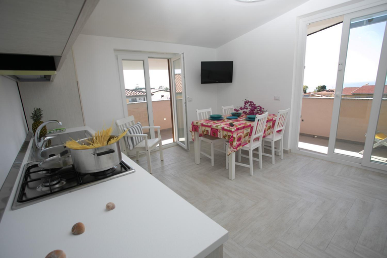 Dining Room 9
