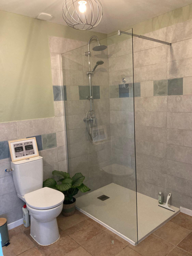 Bathroom 3, L'Eveil des Sens, Hautes-Pyrénées
