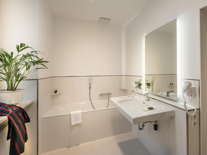 Bathroom 4, Hotel Palmenhof, Frankfurt am Main