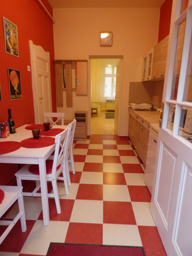 Others 5, Yellow Apartment, Debrecen