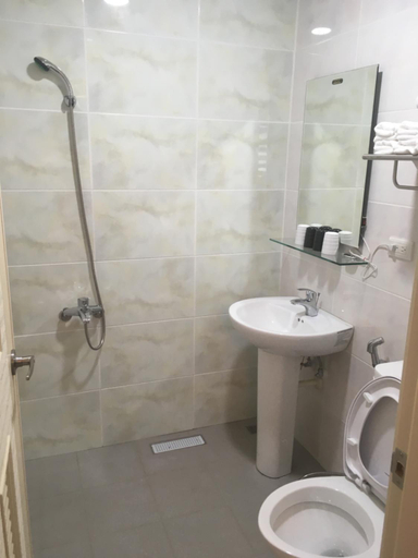 Bathroom 3, Next door of No 7 Youheng B&B, Hualien