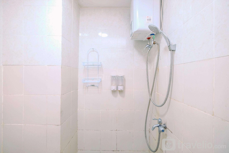 Bathroom 3, Nice 2BR at Bogor Valley Apt By Travelio, Bogor