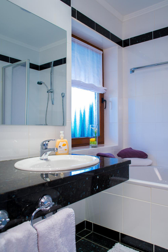 Bathroom 5, Landhotel Zur Post, Odenwaldkreis