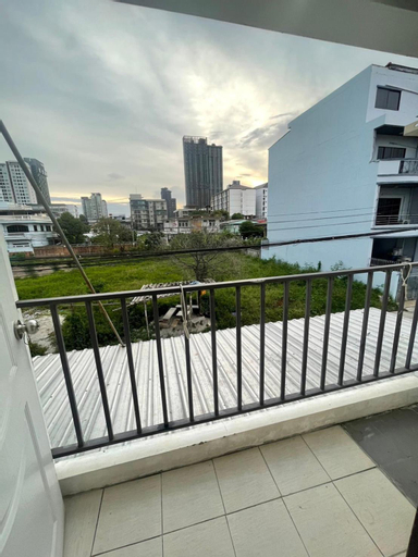 Exterior & Views 15