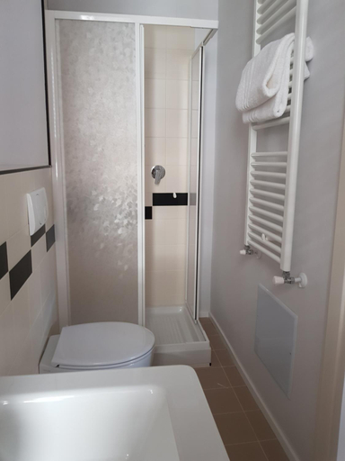 Bathroom 25