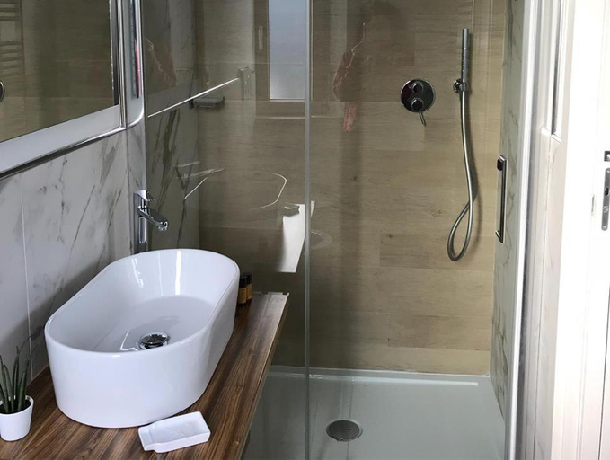 Others 4, B&b Salsedine, Macerata