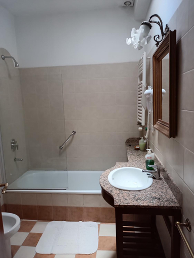 Shower 3, La Cara Oculta de Salta Bed and Breakfast, Capital