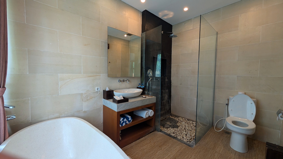 Bathroom 10