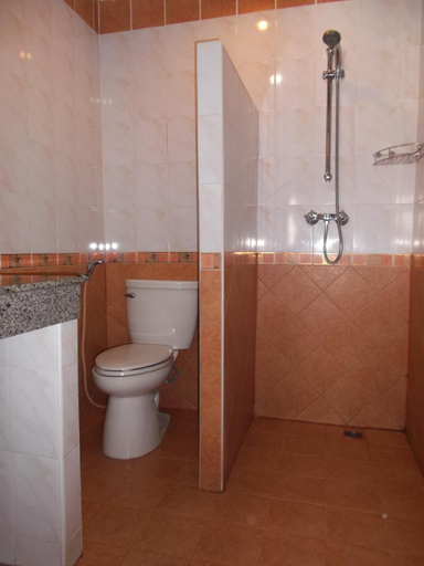 Bathroom 4, Chaiyapoon Inn, Pattaya