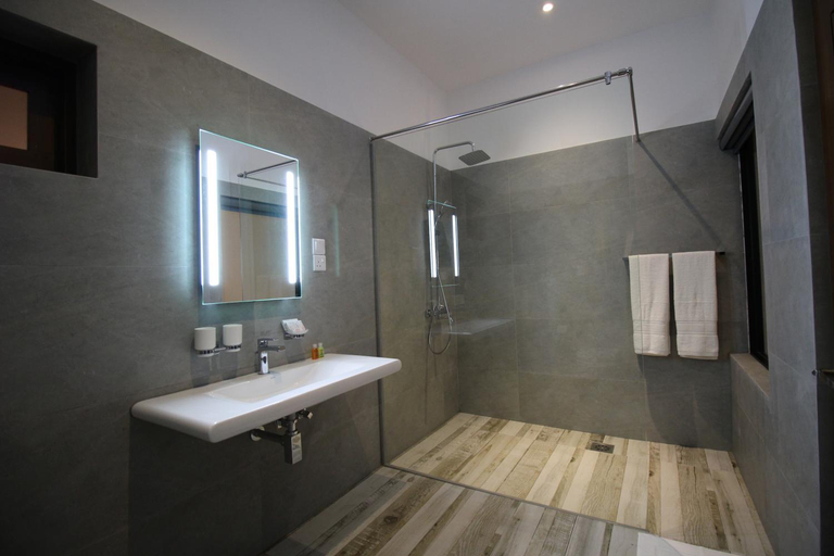 Bathroom 3, Hotel Refresh Blue, Hikkaduwa