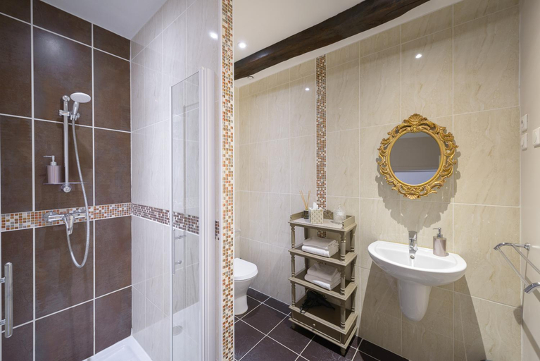Bathroom 2, La Closerie Saint-Vincent, chambres d'hotes Amboise, Indre-et-Loire
