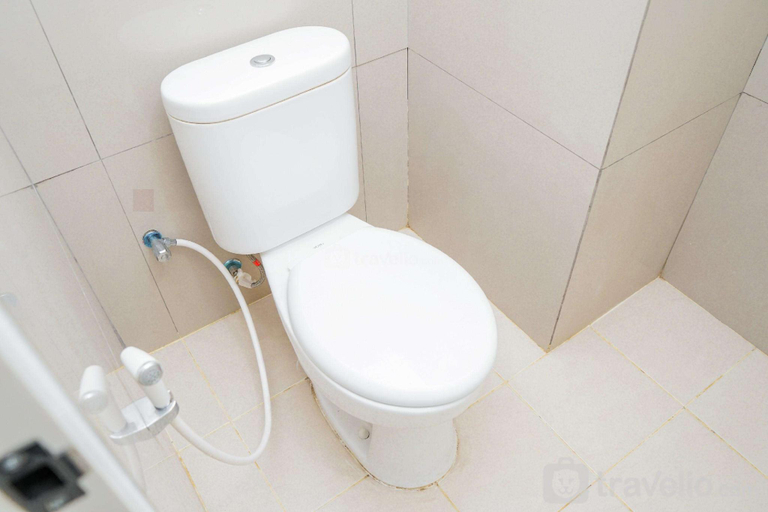 Bathroom 2, Remarkable Studio at Baileys City Apartment By Travelio, South Tangerang