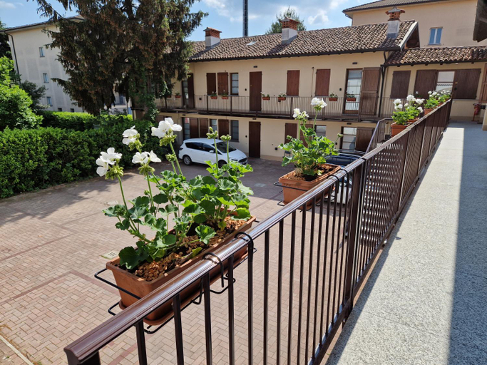 Others 5, Residence il Cascinetto, Pavia