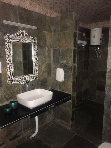 Bathroom 2, The Chocolate Frog, Udaipur