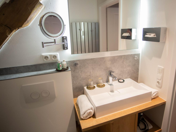 Bathroom 2, Altstadthotel Treysa, Schwalm-Eder-Kreis
