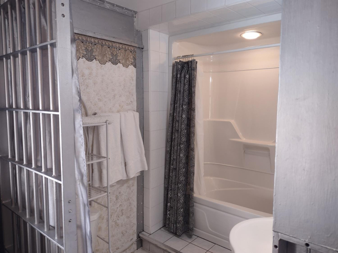 Bathroom 2, The King George Inn, Northumberland