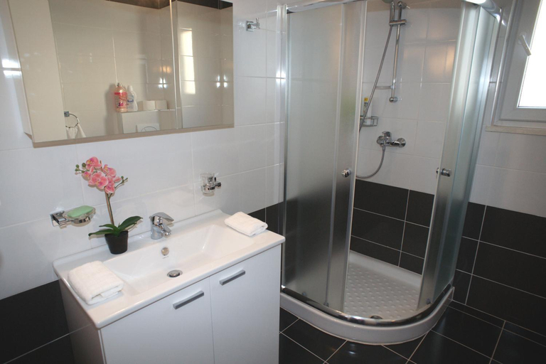 Bathroom 3, White Residence Luxury Apartments, Sarandës
