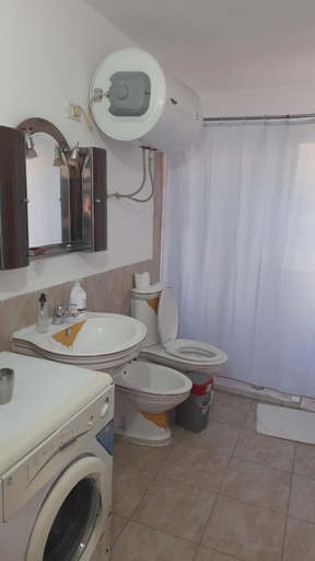 Bedroom 3, Lovely spacious house with big garden, Elbasanit