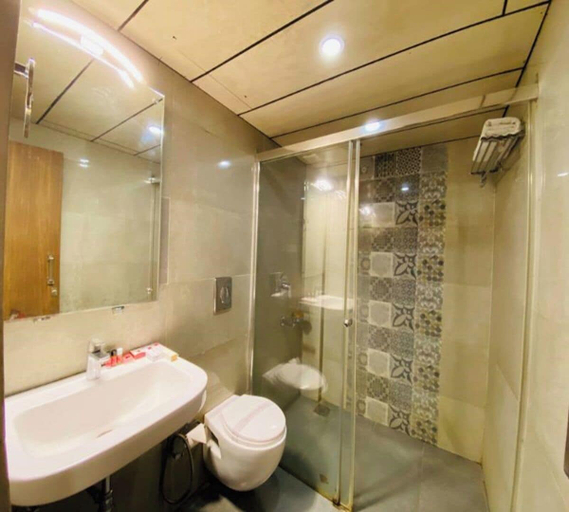 Bathroom 4, Hotel Ajay International, Kaushambi