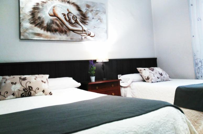 Bedroom 4, Hostal Bruna Paseo del Prado, Madrid