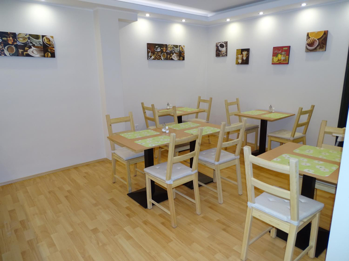 Food & Drinks 3, Alabardos Panzio es Apartmanhaz, Esztergom