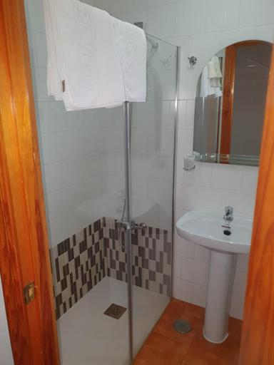 Bathroom 5, Pension los Angeles, Sevilla