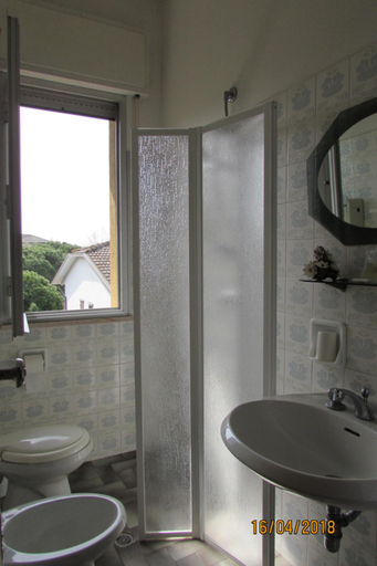 Bathroom 3, Hotel Toschi, Ravenna