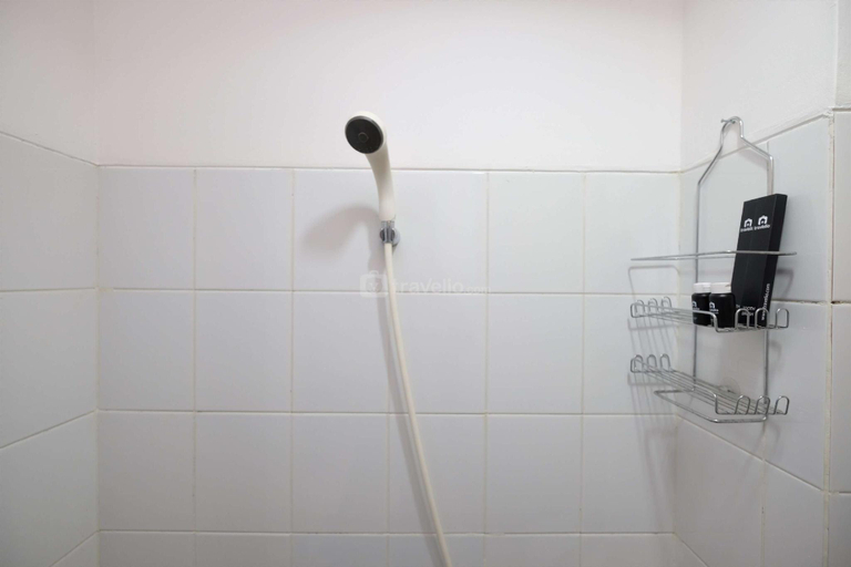 Bathroom 2, Modern & Homey Studio Gunung Putri Apt By Travelio, Bogor