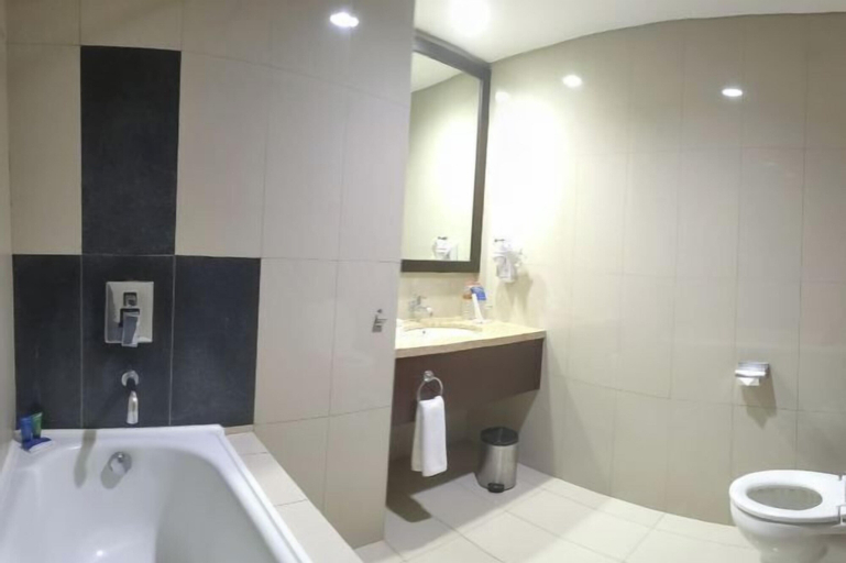 Bathroom 13