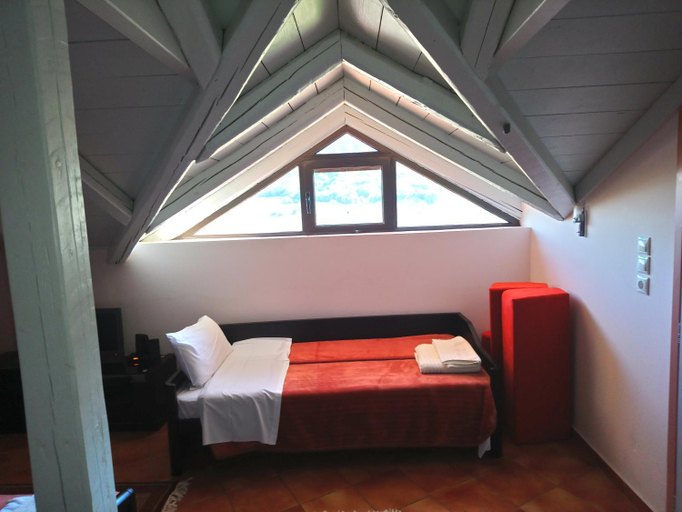 Others 5, Elikonio, Central Greece
