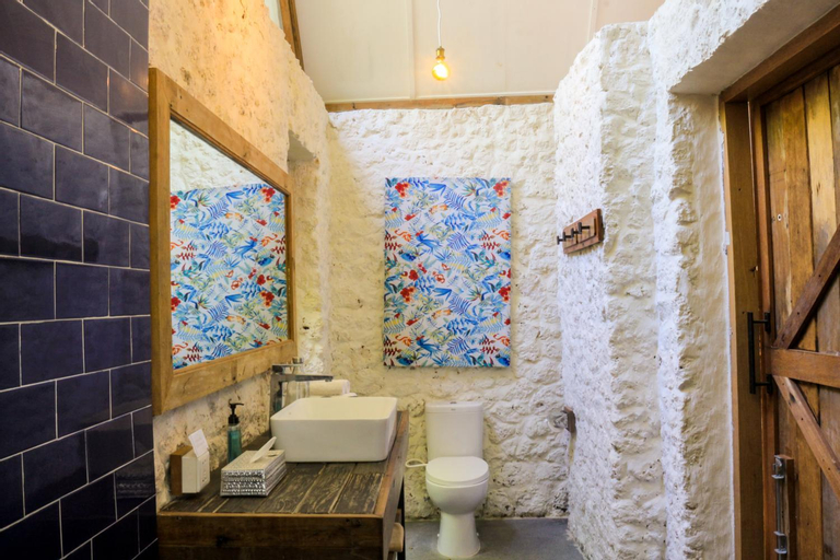Bathroom 27