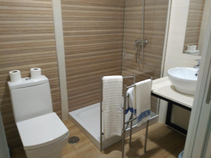 Bathroom 2, Hotel Puente de los Santos, Asturias