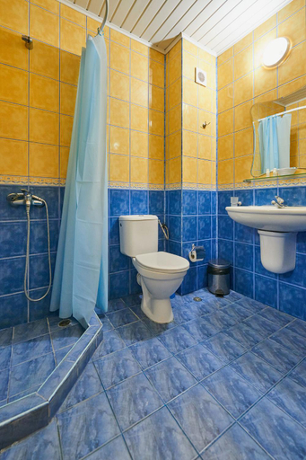 Bathroom 3, Family Hotel Electra, Pomorie