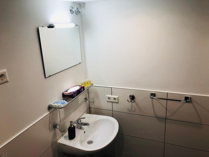 Bathroom 2, Hotel Krone, Esslingen